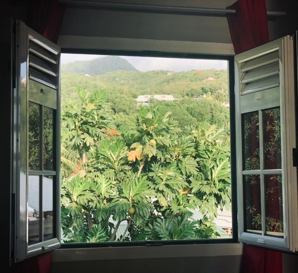 Habitation Baliache - Maison Creole Avec Jardin Privatif, Plage A 200M Deshaies Exterior foto